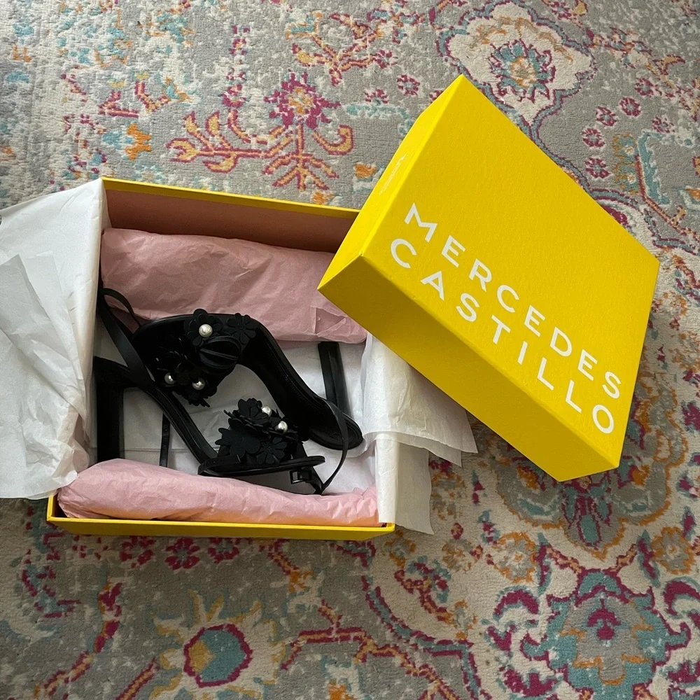 ✨NEW MERCEDES CASTILLO floral leather sandals ✨ - Picture 3 of 4